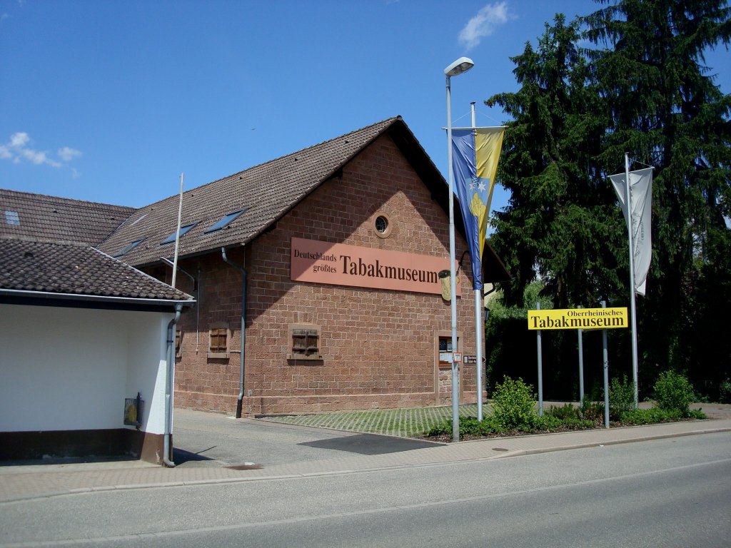 Mahlberg in der Ortenau,
hier im traditionsreichen Tabakanbaugebiet steht Deutschlands 
grtes Tabakmuseum mit 1680 Quadratmeter Ausstellungsflche,
1992 eingeweiht,
Mai 2010