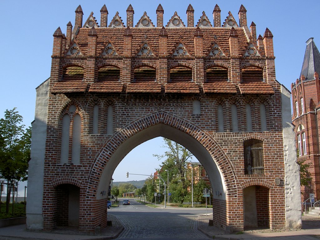 Malchin, gotisches Kalensche Tor aus dem 15. Jahrhundert (16.09.2012)