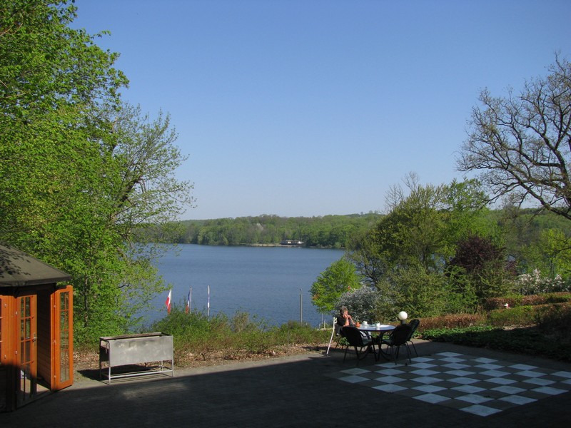 Malente [Ostholstein]; Blick von der Terrasse der Vitalkliniken, Klinik Bochenholm auf den Dieksee [25.04.2011]