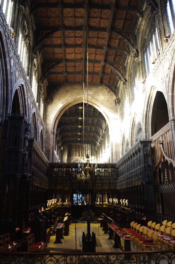 Manchester, Kathedrale, Chorgesthl und Langschiff (07.12.2011)