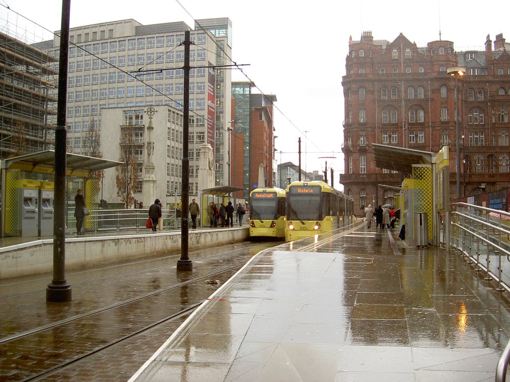 Manchester, St. Peter Square mit Metro Link Station (07.12.2011)
