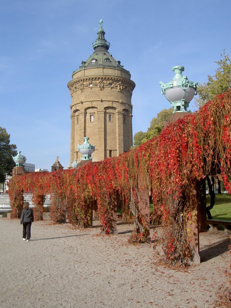 Mannheim, Wasserturm am Friedrichsplatz, erbaut von 1884 bis 1886 durch G. 
Halmhuber (19.10.2008)