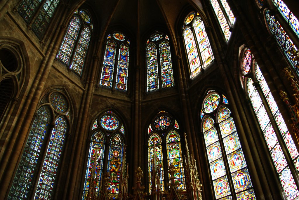 Marburg, Glasfenster im Chor der St. Elisabeth Kirche (13.04.2009)