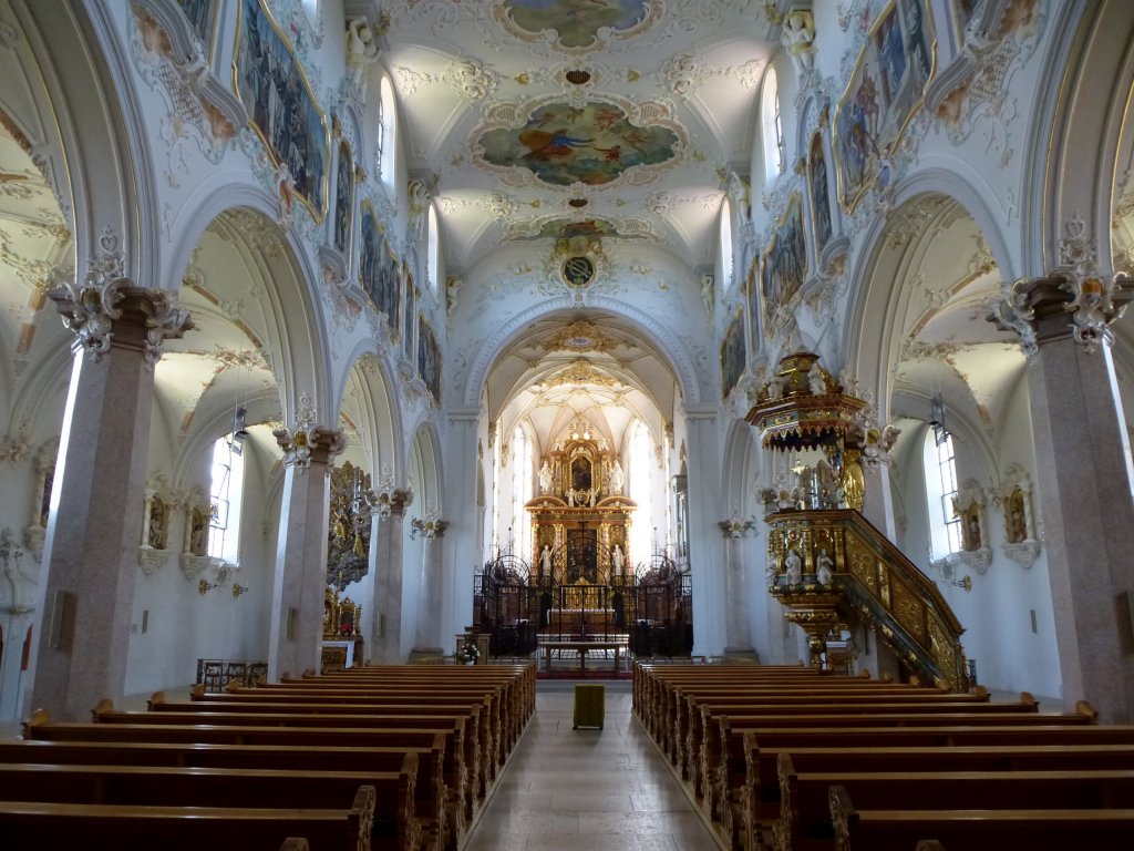 Mariastein, Innenraum der Klosterkirche mit Blick zum Hochaltar, 1898-1906 erfolgte eine neubarocke Umgestaltung, Juli 2013