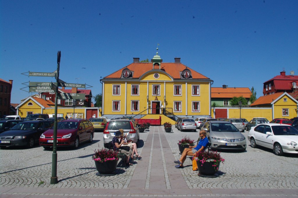 Mariefred, Rathaus am Hauptplatz, erbaut 1784 von C. Cronstedt (09.07.2013)