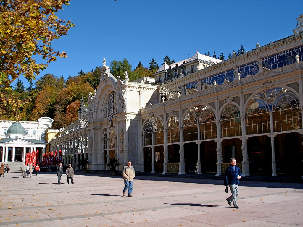 Marienbad (Marianske Lazne), Auenansicht der berhmten gueisernen Kolonnaden im klassizistischen Stil, erbaut 1869, Okt.2006