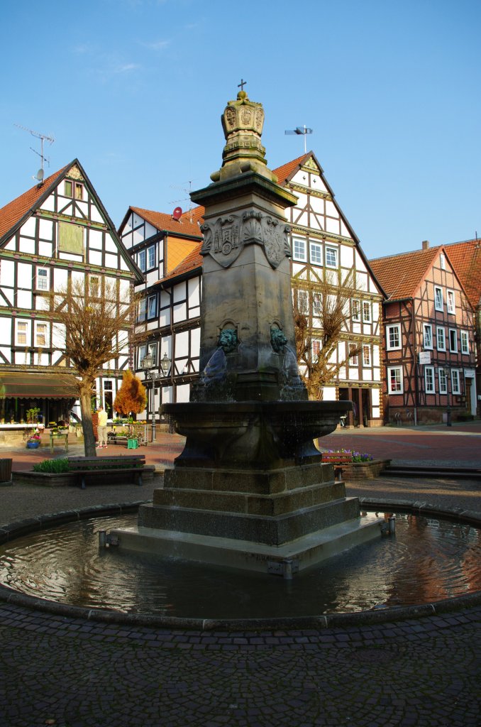 Marktplatz von Hofgeismar mit Brunnen (12.04.2009)