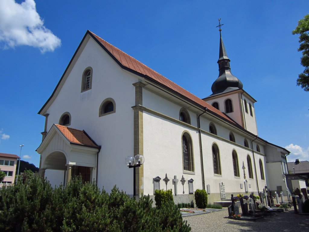 Marly, Kirche Saint Pierre et Paul, erbaut von 1785 bis 1787, erweitert 1878, Kanton Fribourg (28.05.2012)