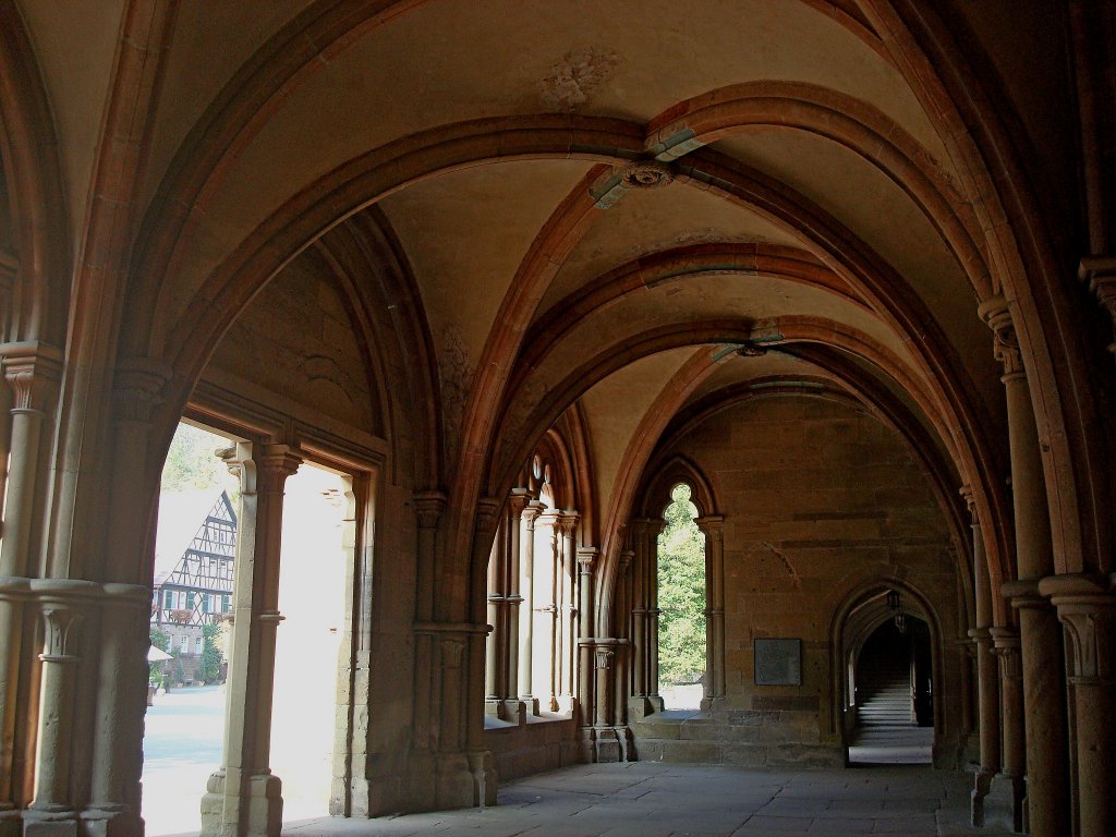 Maulbronn, Blick ins  Paradies , die Vorhalle zur Klosterkirche, frhgotisch um 1210, diente auch als Grablege fr Wohltter des Klosters, Okt.2010