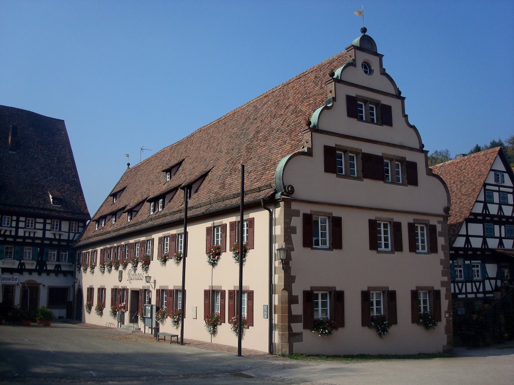 Maulbronn, das Rathaus im ehemaligen Marstall des Klosters, Okt.2010