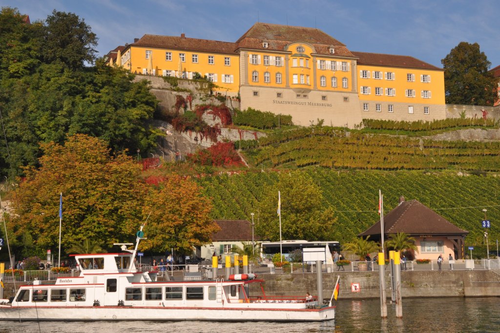 MEERSBURG (Bodenseekreis), 05.10.2012, Blick auf das Staatsweingut Meersburg