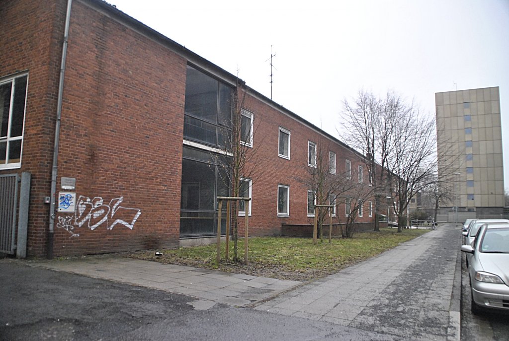 Meine Ehmalige Schule,  Alber-Wehrhahn-Schule . Jetzt befindet sich dort ein Wohnheim dort. Foto vom 23.01.2011.