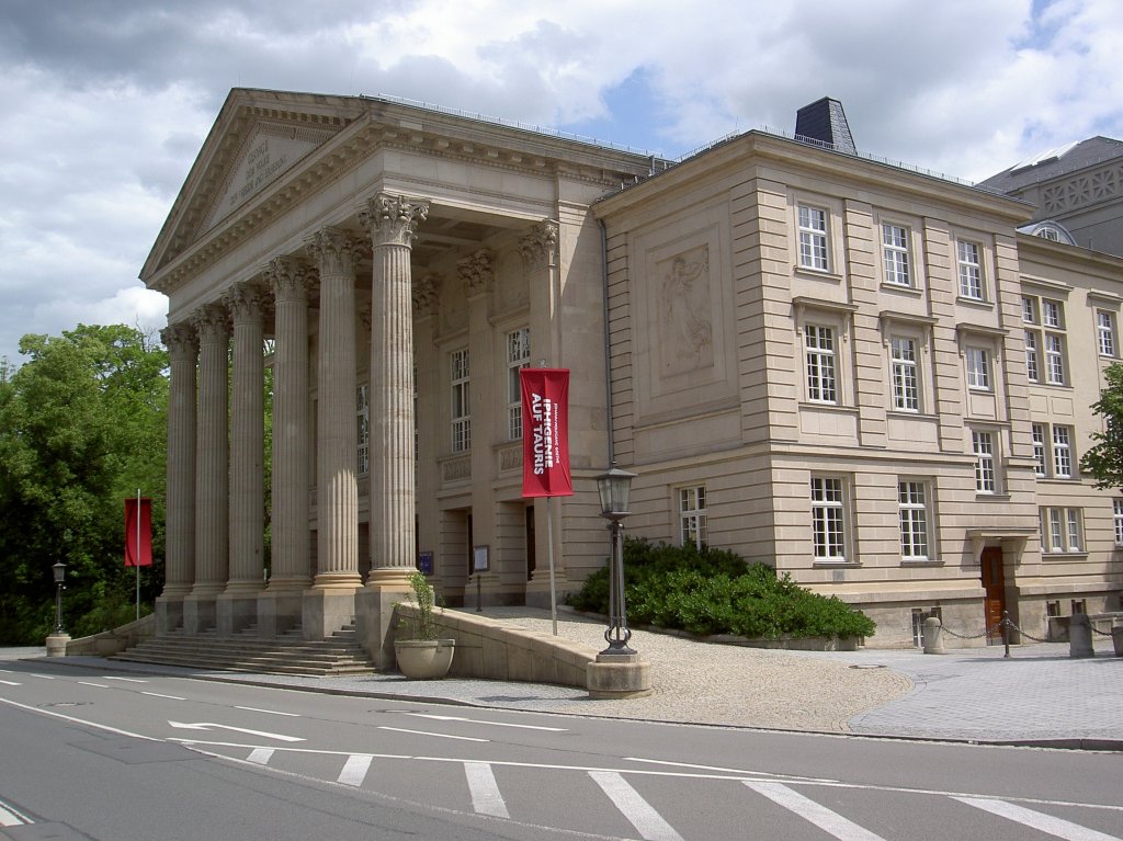 Meiningen, Theater, erbaut von 1908 bis 1909 von Architekt Karl Behlert (16.06.2012)