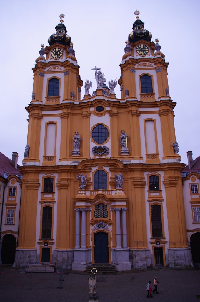 Melk, Stiftskirche St. Peter, erbaut von 1702 bis 1736 (09.10.2009)