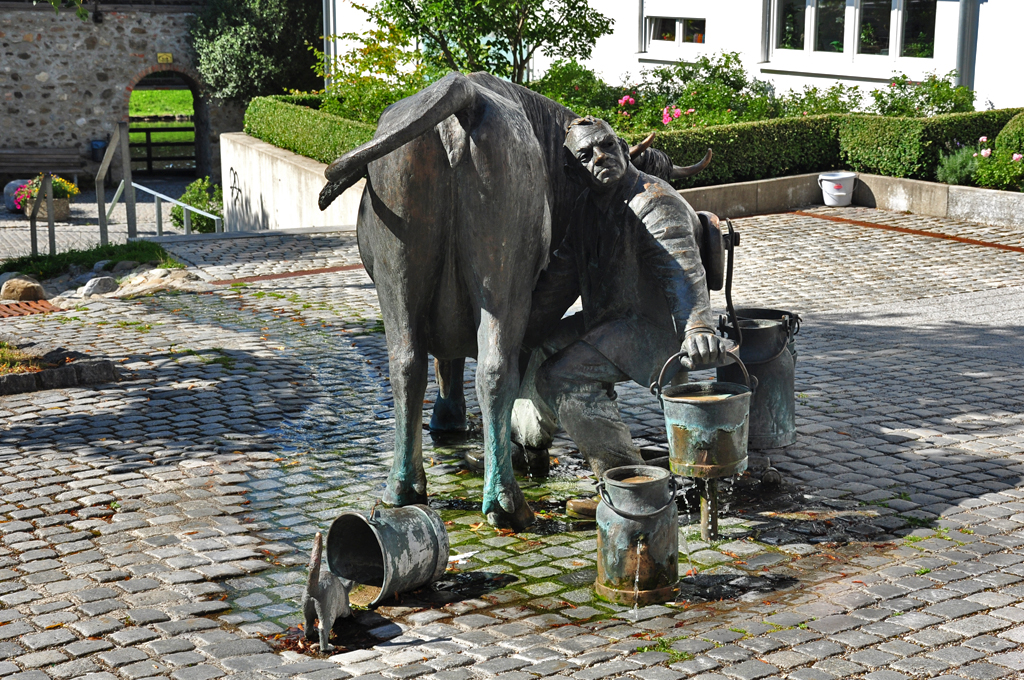 Melkerbrunnen /-statue in Isny/Allgu - 16.07.2011