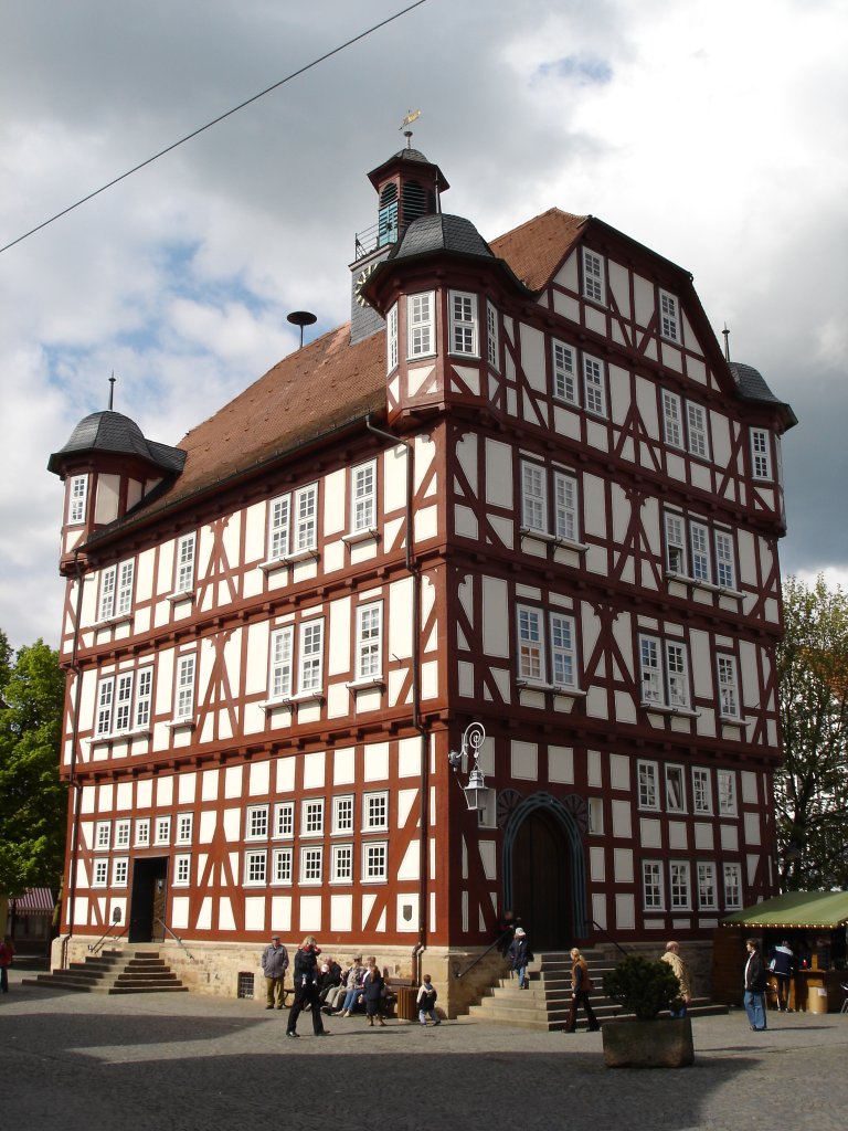Melsungen an der Fulda,
Fachwerkrathaus von 1556,
wurde nach einem Brand in nur 2 Jahren neu errichtet,
Mai 2005