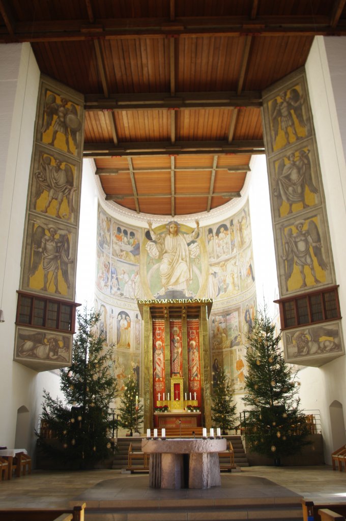 Memmingen, Stadtpfarrkirche St. Josef, Chorbemalung von Albert Burkart von 1943 
(15.01.2012)