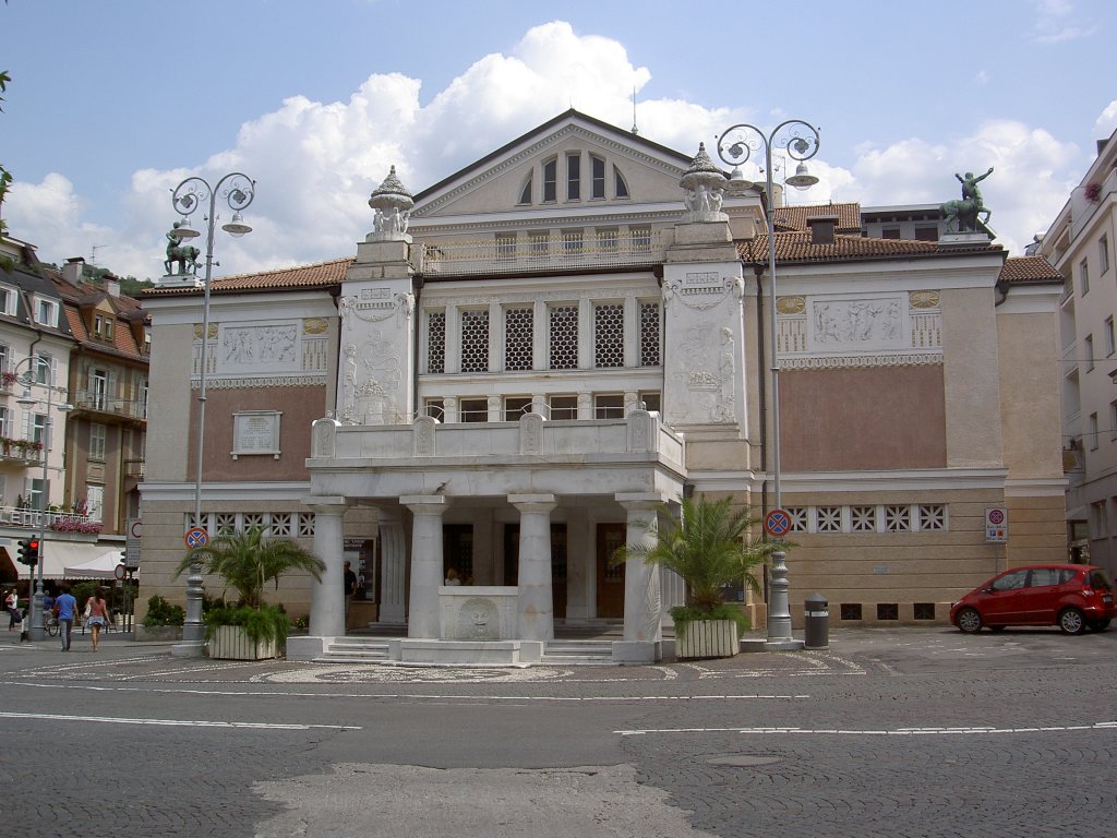 Meran, Stadttheater, erbaut 1899 von Martin Dülfer (04.08.2012)