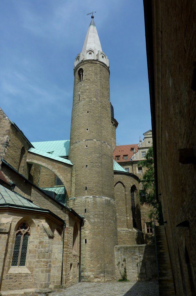 Merseburg, der Chorbegleitturm am Dom, stammt aus dem 11.Jahrhundert, Mai 2012 d