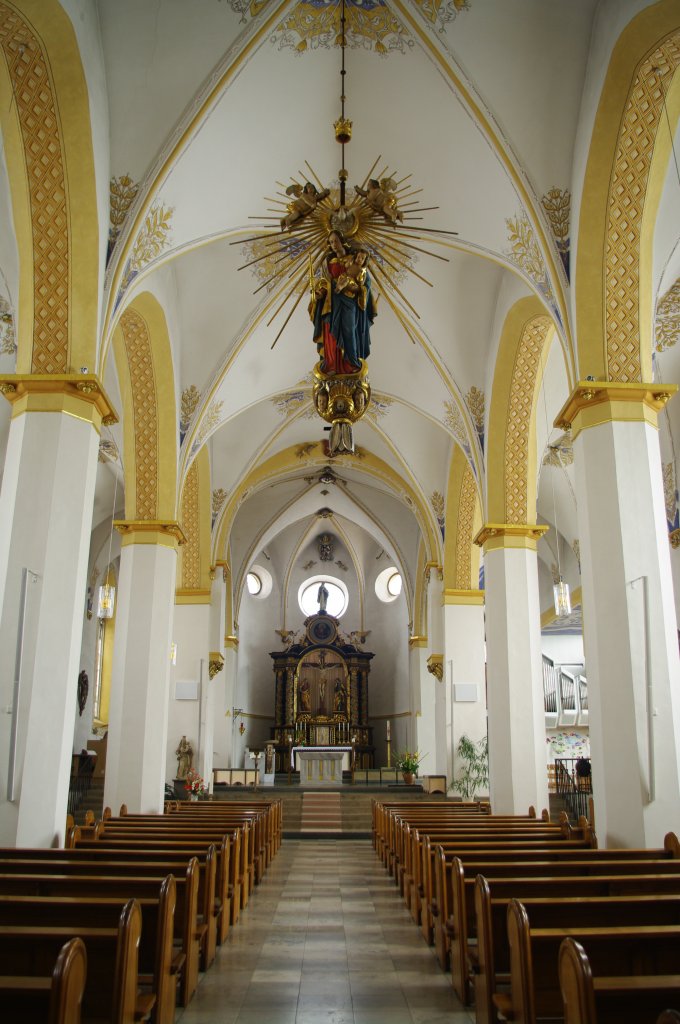 Meschede, Langschiff der St. Walburga Kirche (01.08.2011)