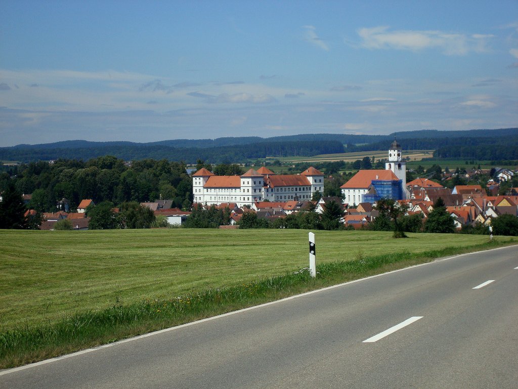 Mekirch in Oberschwaben, Stadt mit 8500 Einwohnern, Stadtrecht seit 1261, Blick auf Stadt, Schlo und Stadtkirche St.Martin,
Aug.2010