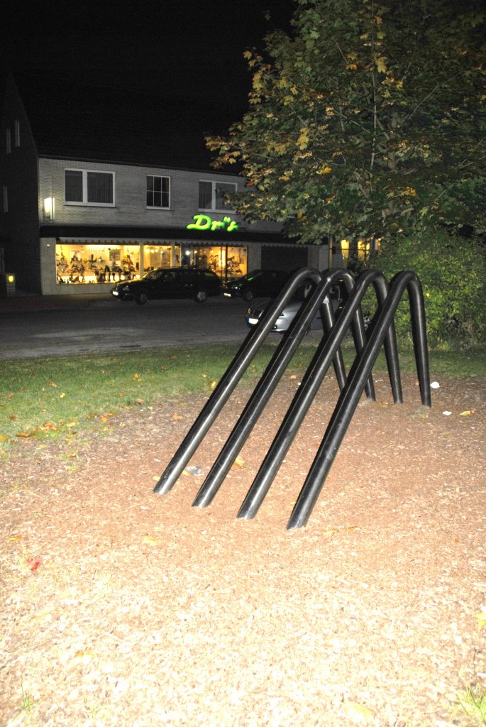 Metallkunstwerk in Lehrte. Foto vom 09.10.2010