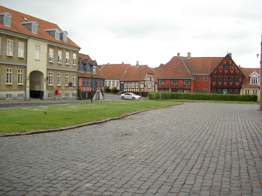 Middelfart, Fachwerkhuser am Kirchplatz, Insel Fnen (21.06.2013)