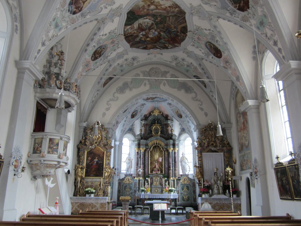 Mieders, Altre und Kanzel der Maria Geburt Kirche (01.05.2013)