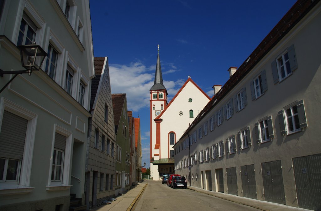Mindelheim, Hungerbachgasse mit St. Stefan Kirche, Kreis Unterallgu 
(14.08.2011)
