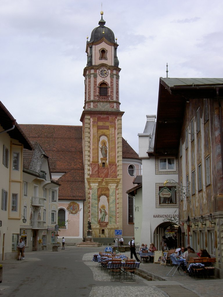 Mittenwald, St. Peter und Paul Kirche, erbaut von 1738 bis 1740 durch Jos. 
Schmuzer, Fresken von Matthias Gnthers (29.04.2012)