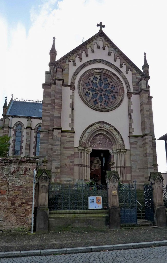 Molsheim, Eingang zur Liebfrauenkapelle, der neugotische Bau wurde 1864-67 errichtet, Okt.2012