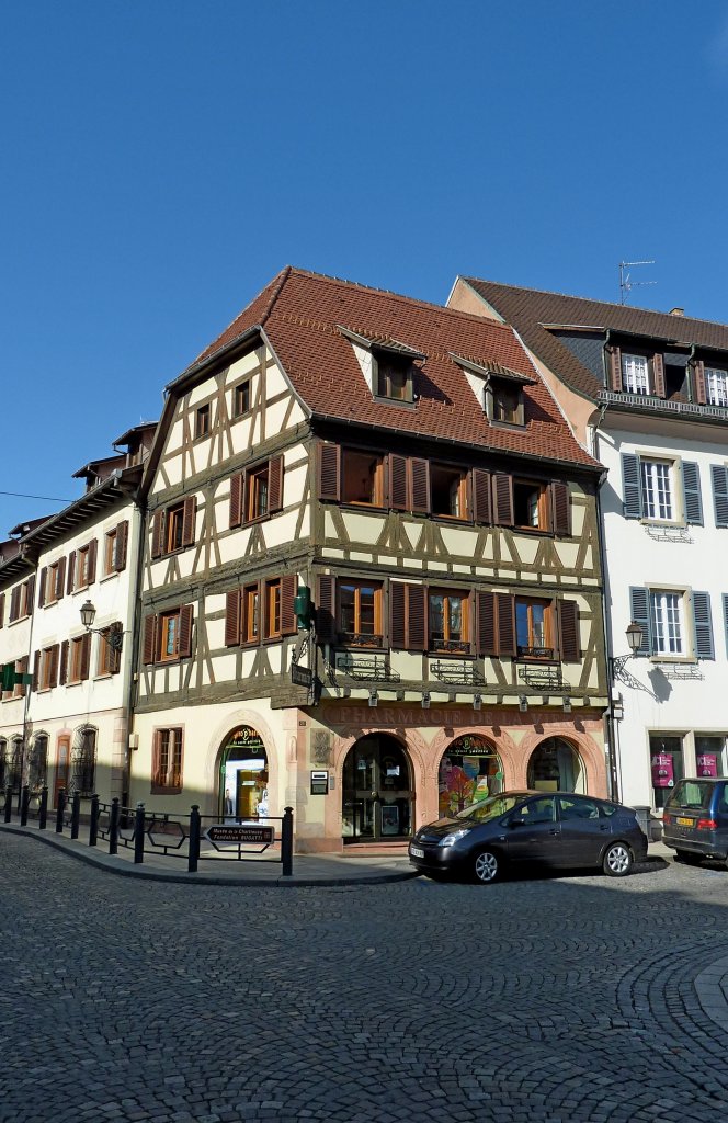 Molsheim, schnes Fachwerk am Marktplatz, Okt.2012