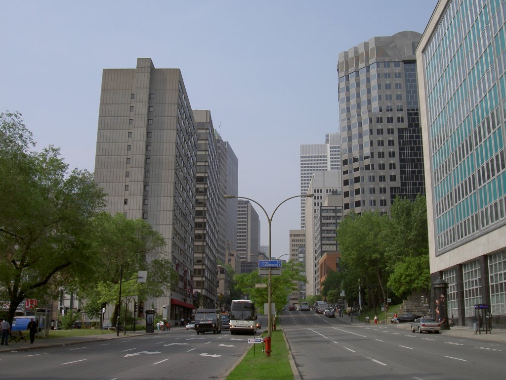 Montreal, Blvd. Rene Levesque (10.06.2005)