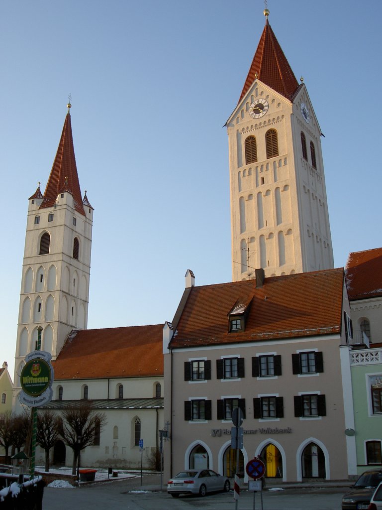 Moosburg, St. Johannes Kirche und Turm des St. Kastulus Mnster (10.02.2013)