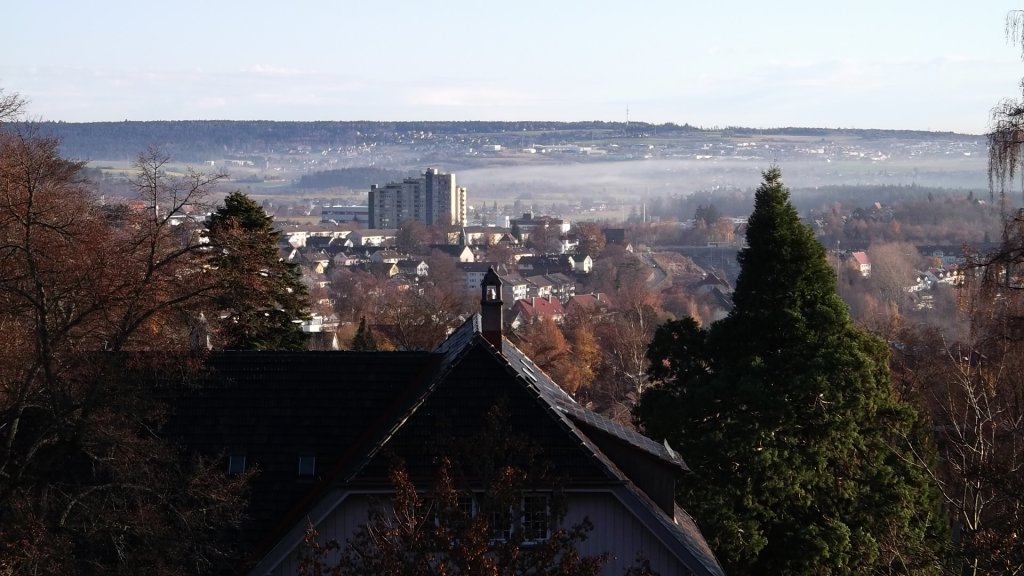 Morgendlicher Blick ber Freudenstadt. Blickrichtung Nordost aus einem Gebude an der Lauterbachstr. (Aufn. 20.11.2011)