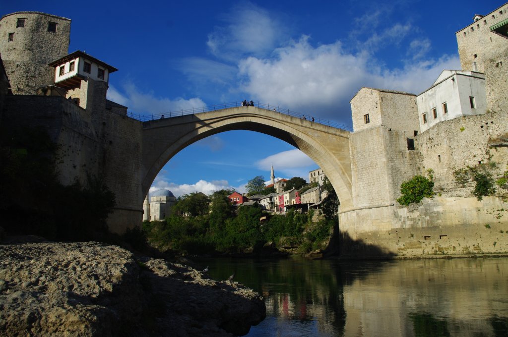 Mostar, Stari Most (Alte Brcke) ber der Neretva, Bosnien (11.10.2011)