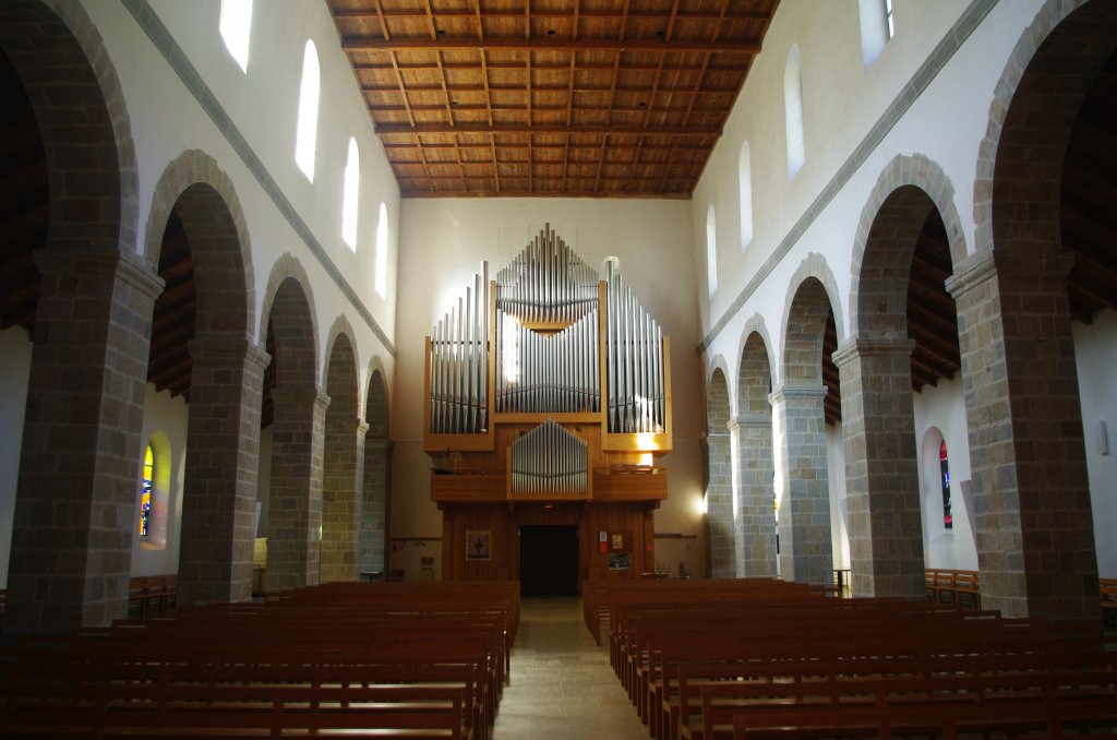 Moutier, Mittelschiff und Orgel der St. Germain Kirche (02.10.2011)