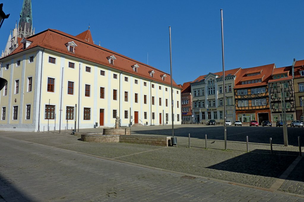 Mhlhausen, die  Brotlaube  am Obermarkt, der schlichte Barockbau von 1713-23 war Sitz der Bckerzunft, Mai 2012