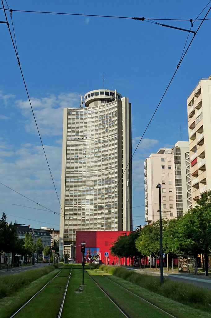 Mlhausen (Mulhouse), der 1972 erbaute Europaturm ist mit 112m nach dem Straburger Mnster das zweithchste Bauwerk im Elsa, Sept.2012