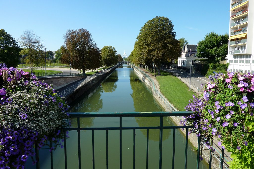 Mlhausen, der Rhein-Rhone-Kanal geht mitten durch die Stadt, Sept.2012 