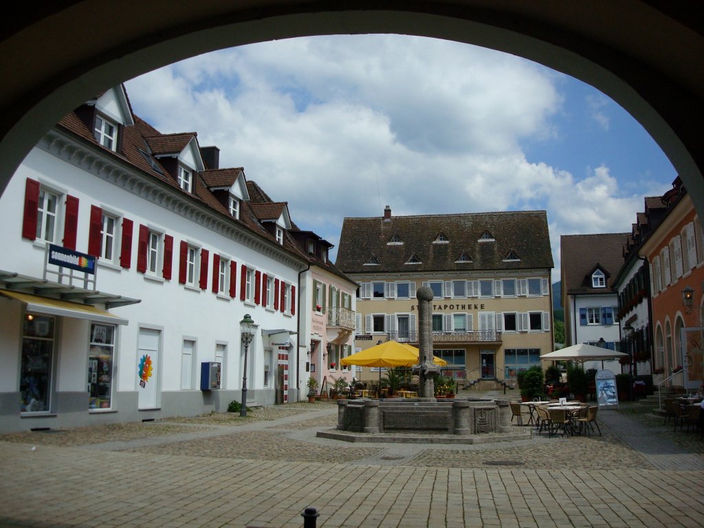 Mllheim im Markgrflerland,
der Marktplatz, von hier wurde 1848 die badische Revolution ausgerufen,
Juni 2010