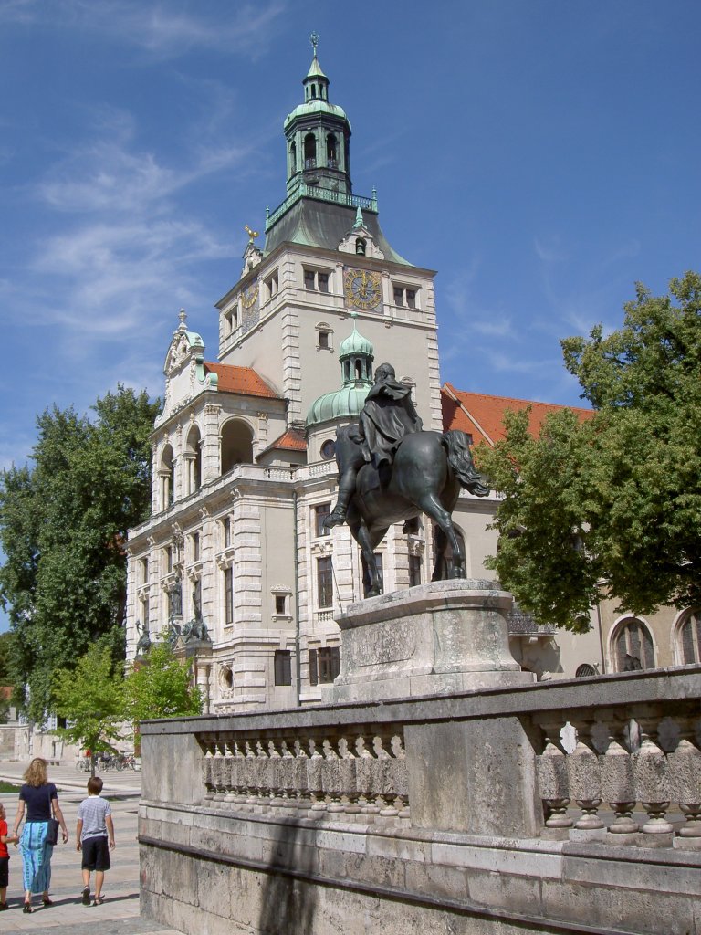 Mnchen, Bayerisches Nationalmuseum, gegrndet 1855 durch Knig Maximilian II, 
erbaut von 1894 bis 1900 durch Gabriel von Seidl (14.08.2007)