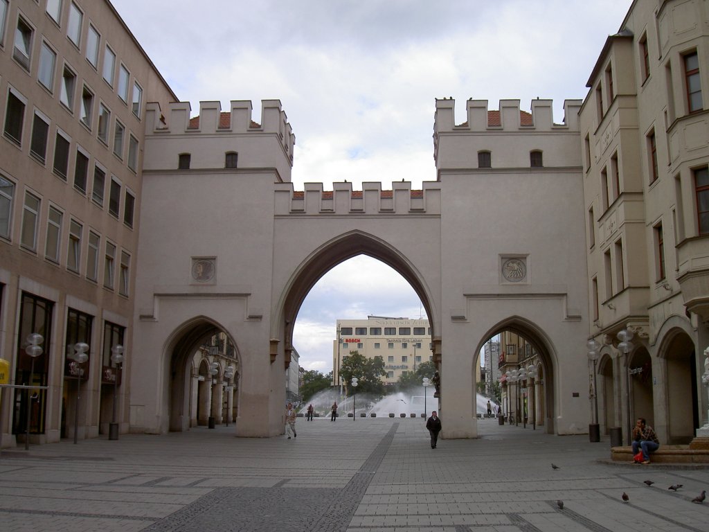 Mnchen, Karlstor am Stachus, westliche Stadttor (14.08.2007)