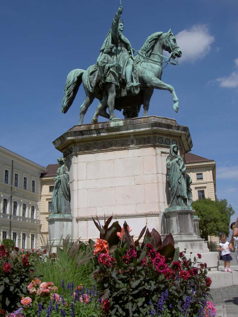 Mnchen, Knig Ludwig I Denkmal am Odeonsplatz, erbaut von Max von Widnmann 
(14.08.2007)