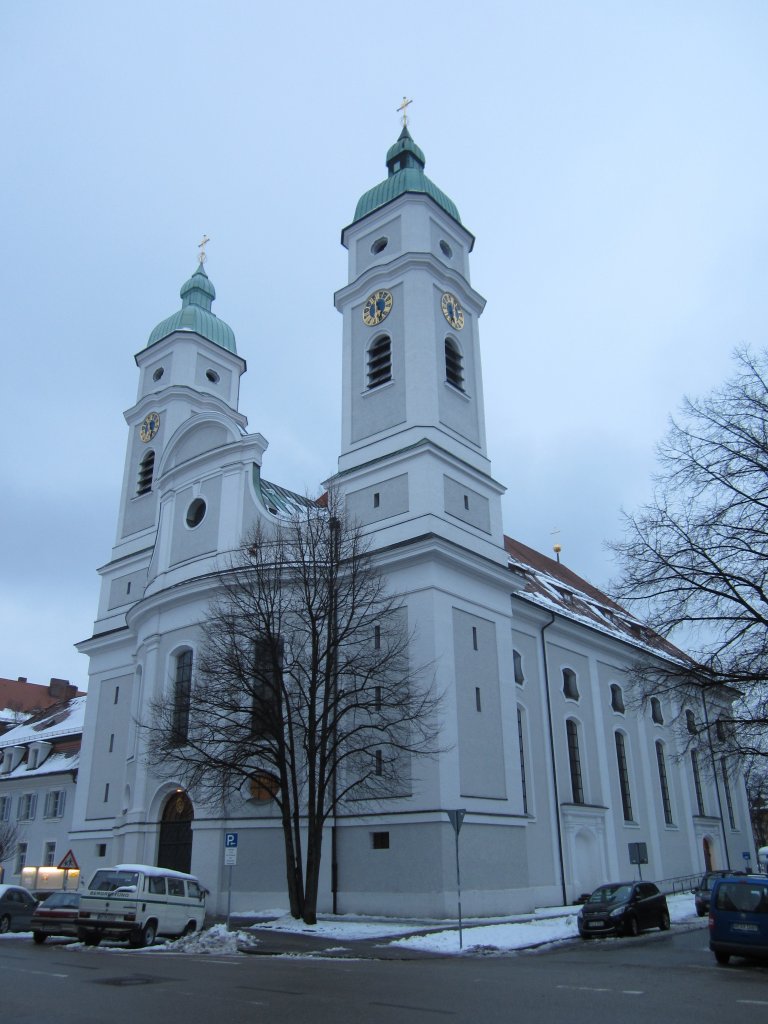 Mnchen, neubarocke St. Franziskus Kirche im Stadtteil Untergiesing, erbaut von 1925 bis 1926 von Richard Steidle (16.02.2013)