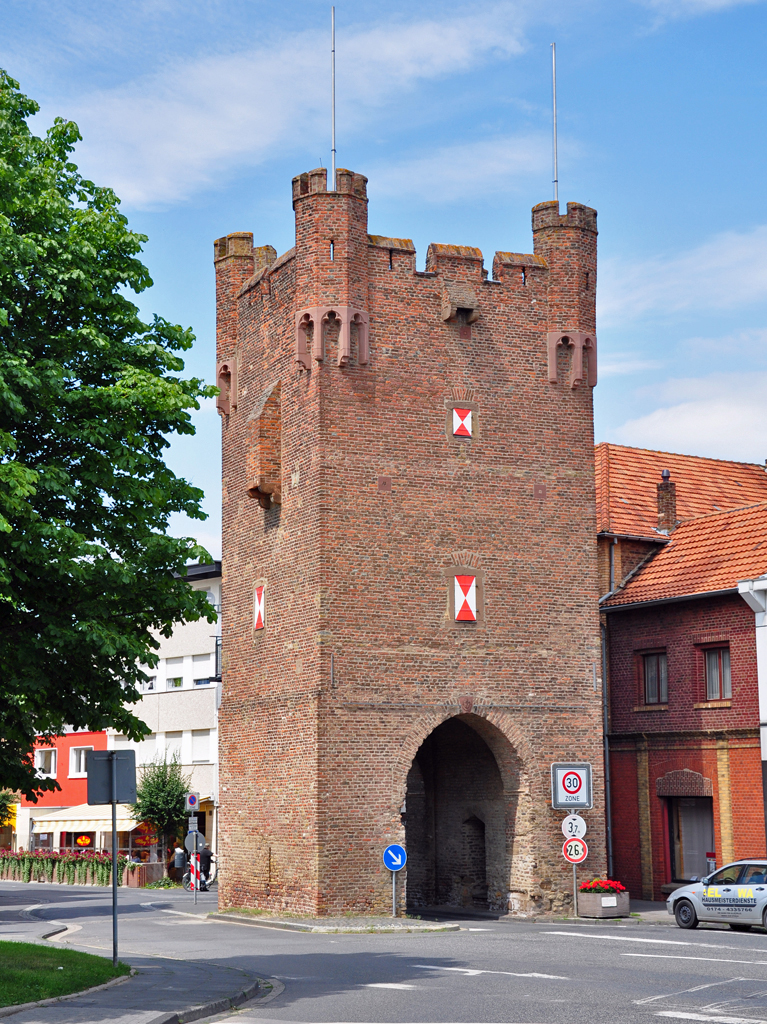 Mnstertor in Zlpich, Ende des 14. Jahrhunderts erbaut, 03.07.2011