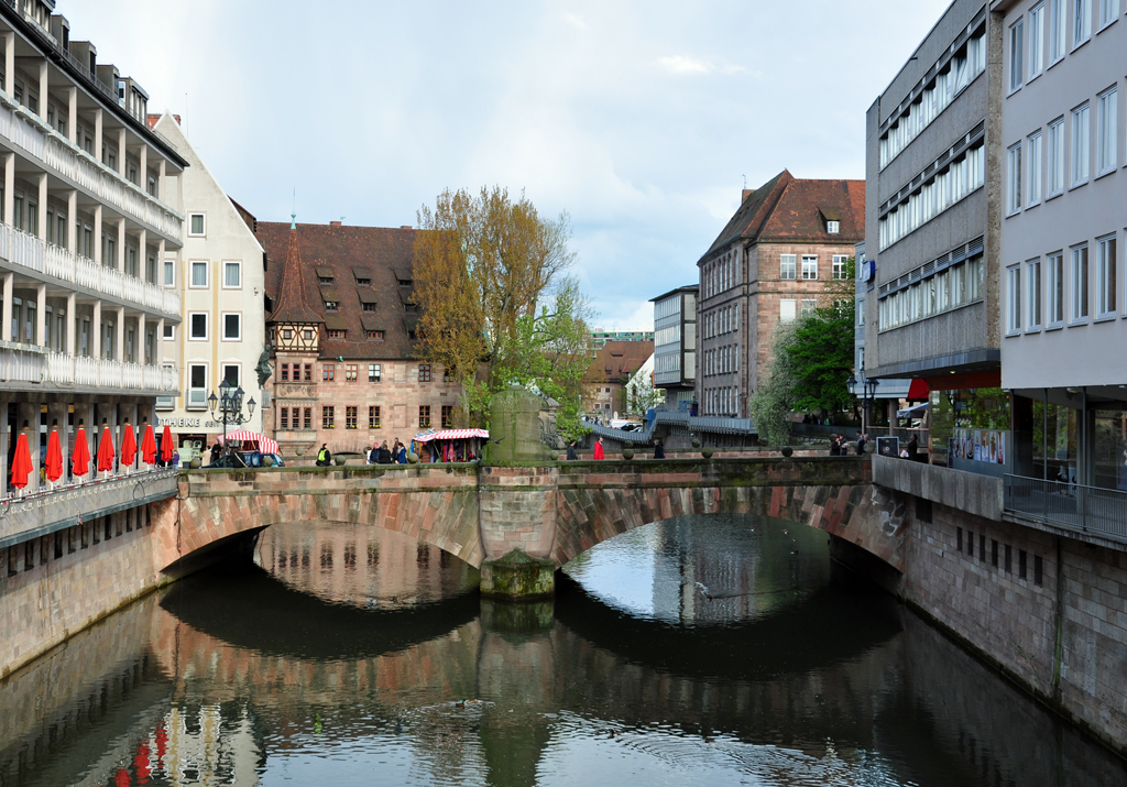 Museumsbrcke ber die Pegnitz in Nrnberg - 23.04.2012