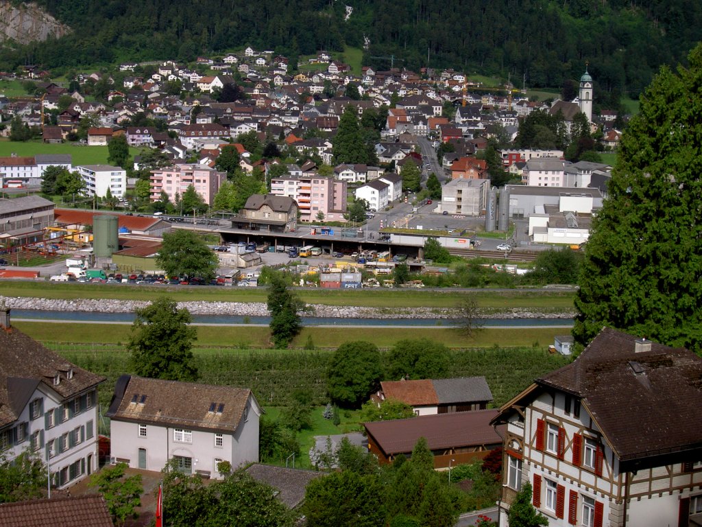 Nfels, Ausblick auf den Ort von der Kerenzerbergstr. (03.07.2011)