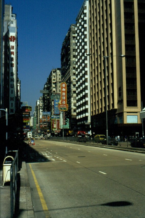 Nathan Road in Kowloon, wie ausgestorben, auch das kann einmal vorkommen, wenn auch sehr selten, im November 1988