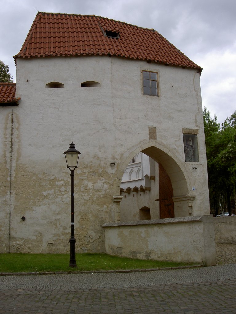 Naumburg, Marientor, Turm aus dem 14. JH, einzig noch erhaltenes Stadttor 
(13.05.2012)